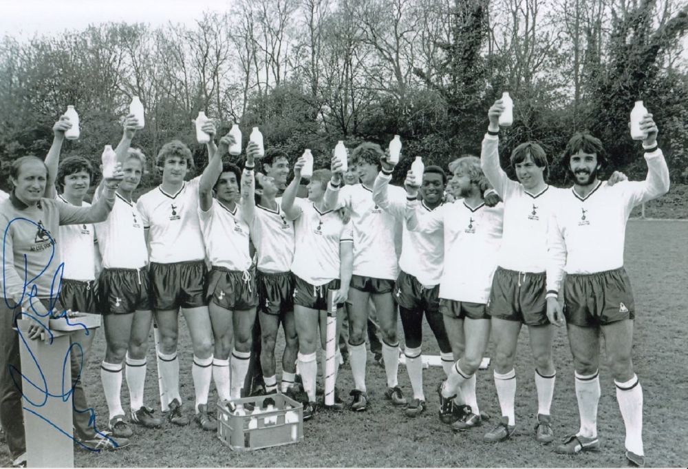 Lot 368: Autographed peter Shreeves 12 x 8 photo :...