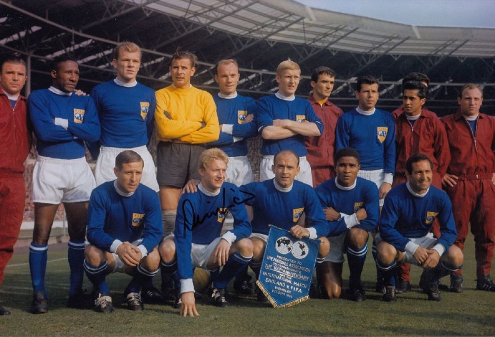 Lot 377: Autographed Denis law 12 x 8 photo :...