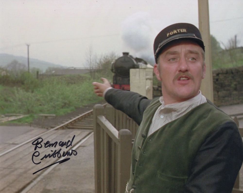 Lot 686: The Railway Children 8x10 movie scene photo signed...