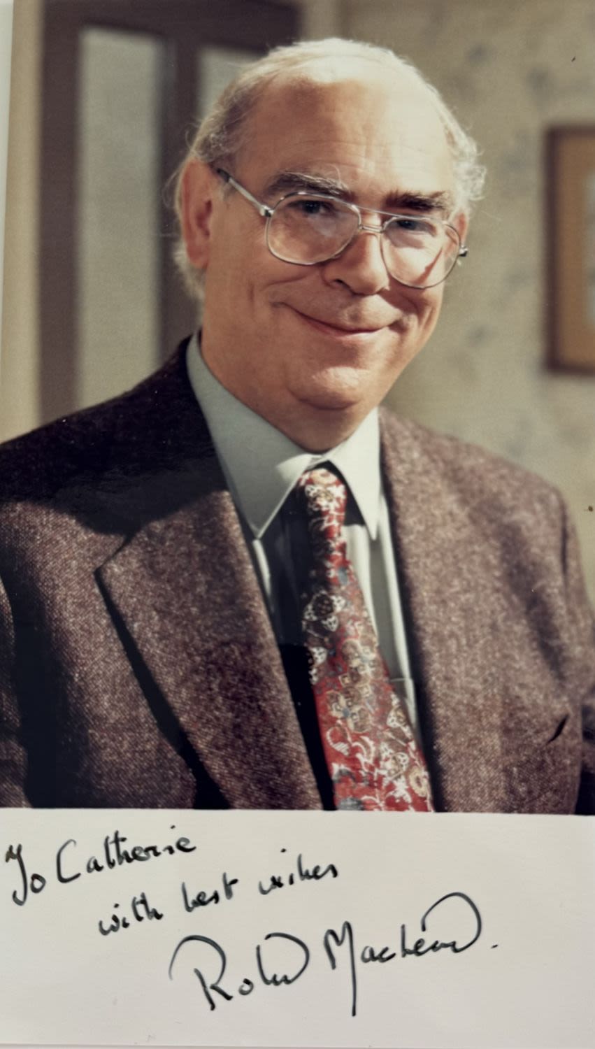 Lot 479: Roland Macleod signed 7x4inch colour photo. Dedicated. Good...