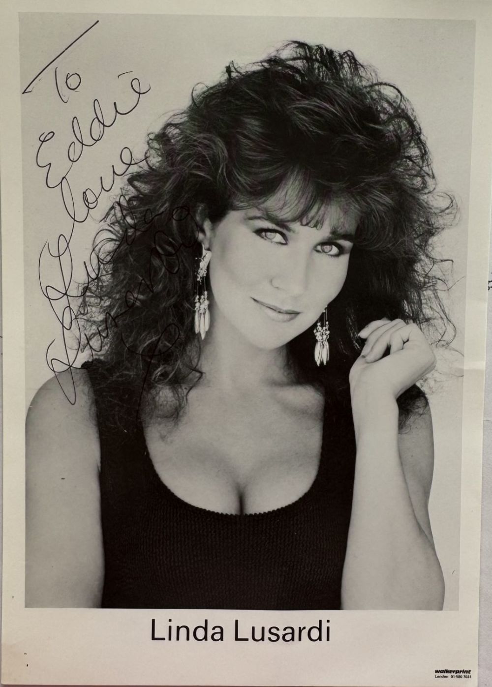 Lot 484: Linda Lusardi signed 8x6inch black and white photo....