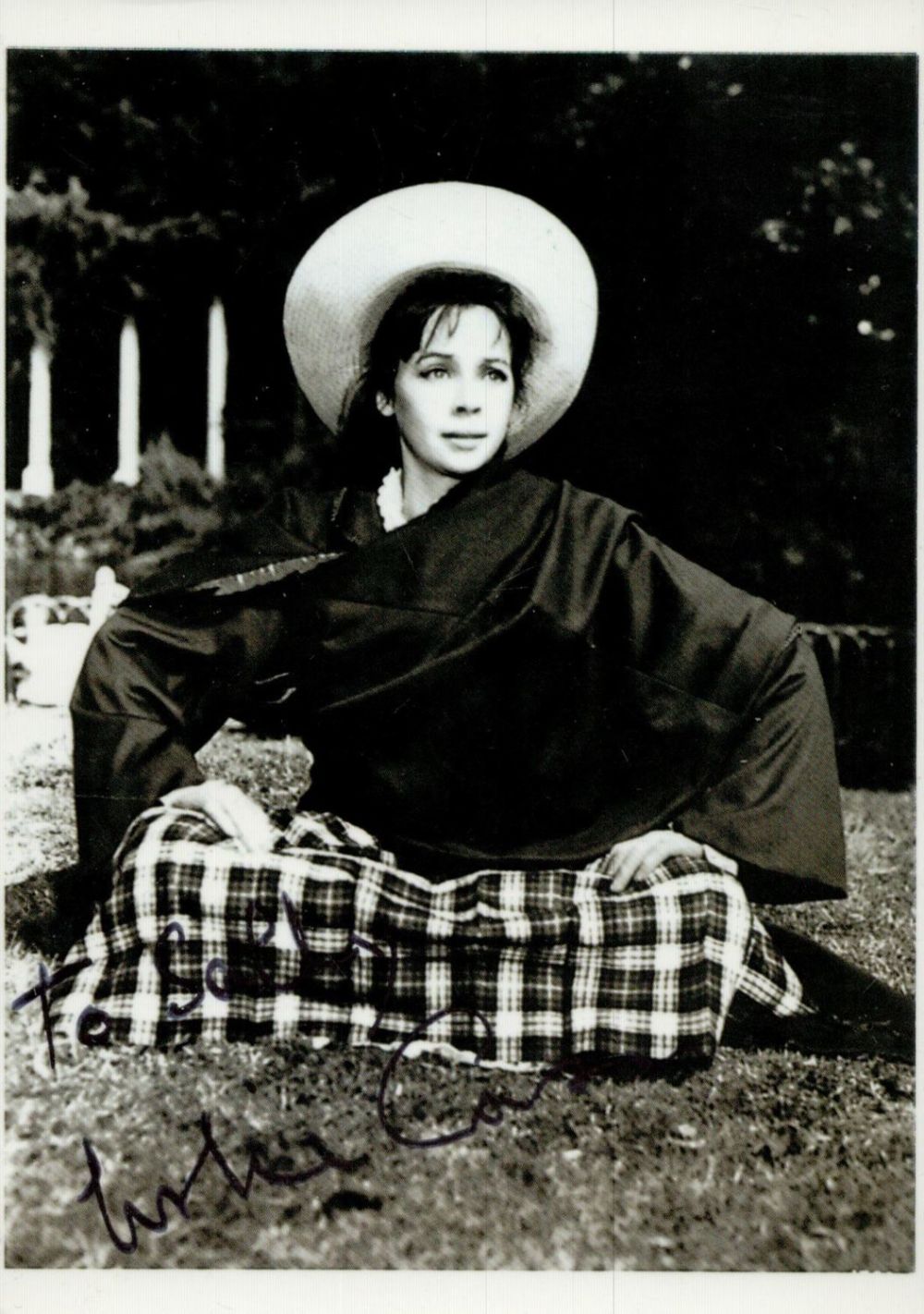 Lot 495: Leslie Caron signed 6x4 inch black and white...