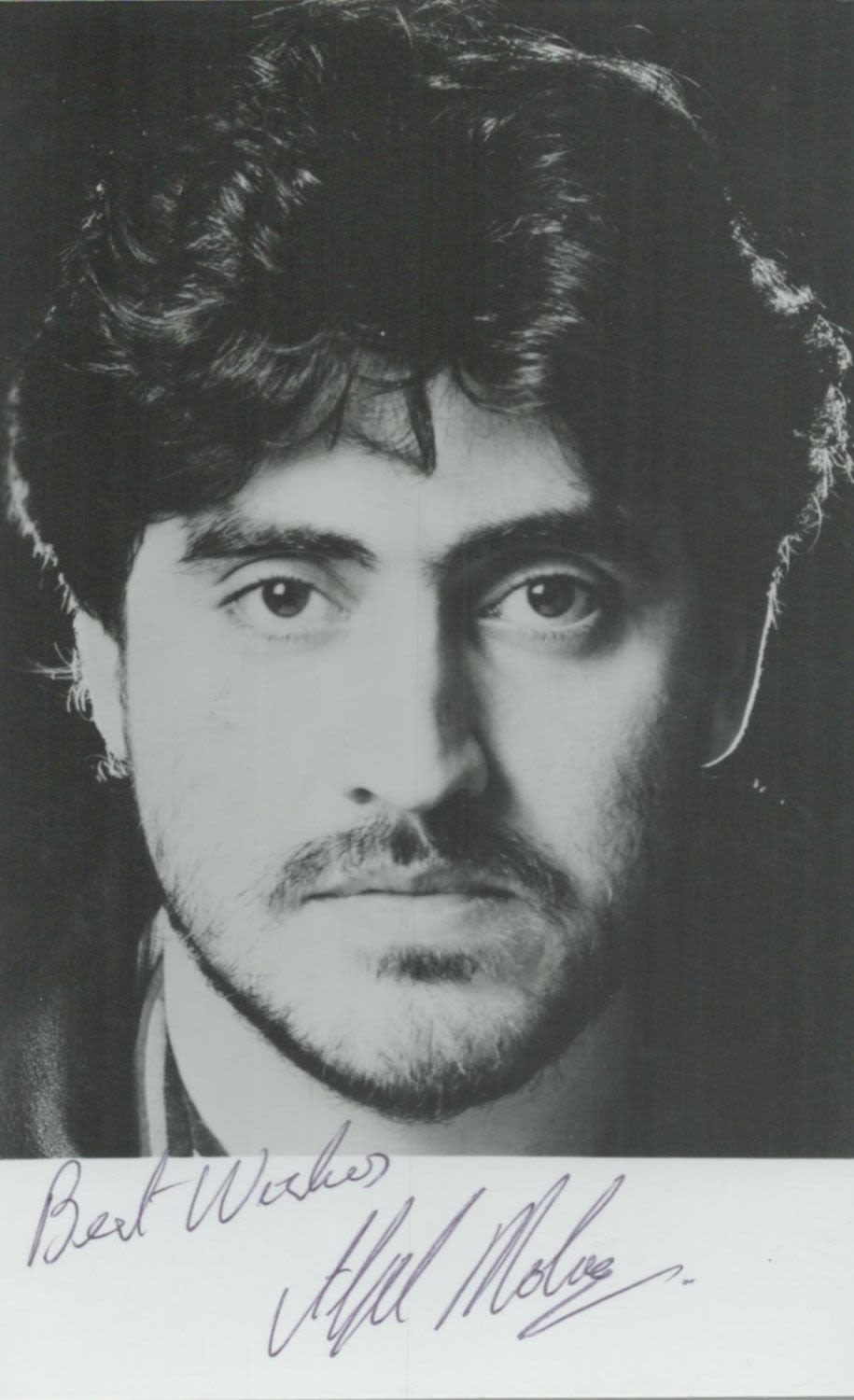 Lot 553: Alfred Molina signed Black and White Photo 5.5x3.5...