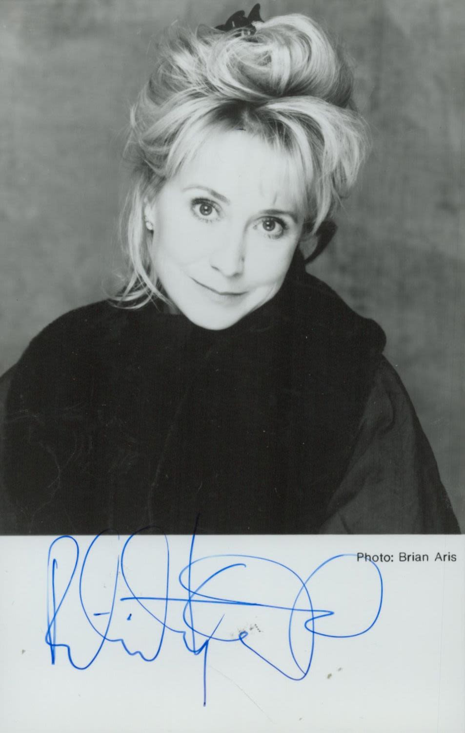 Lot 573: Felicity Kendal, CBE signed Black and White Photo5.5x3.5...