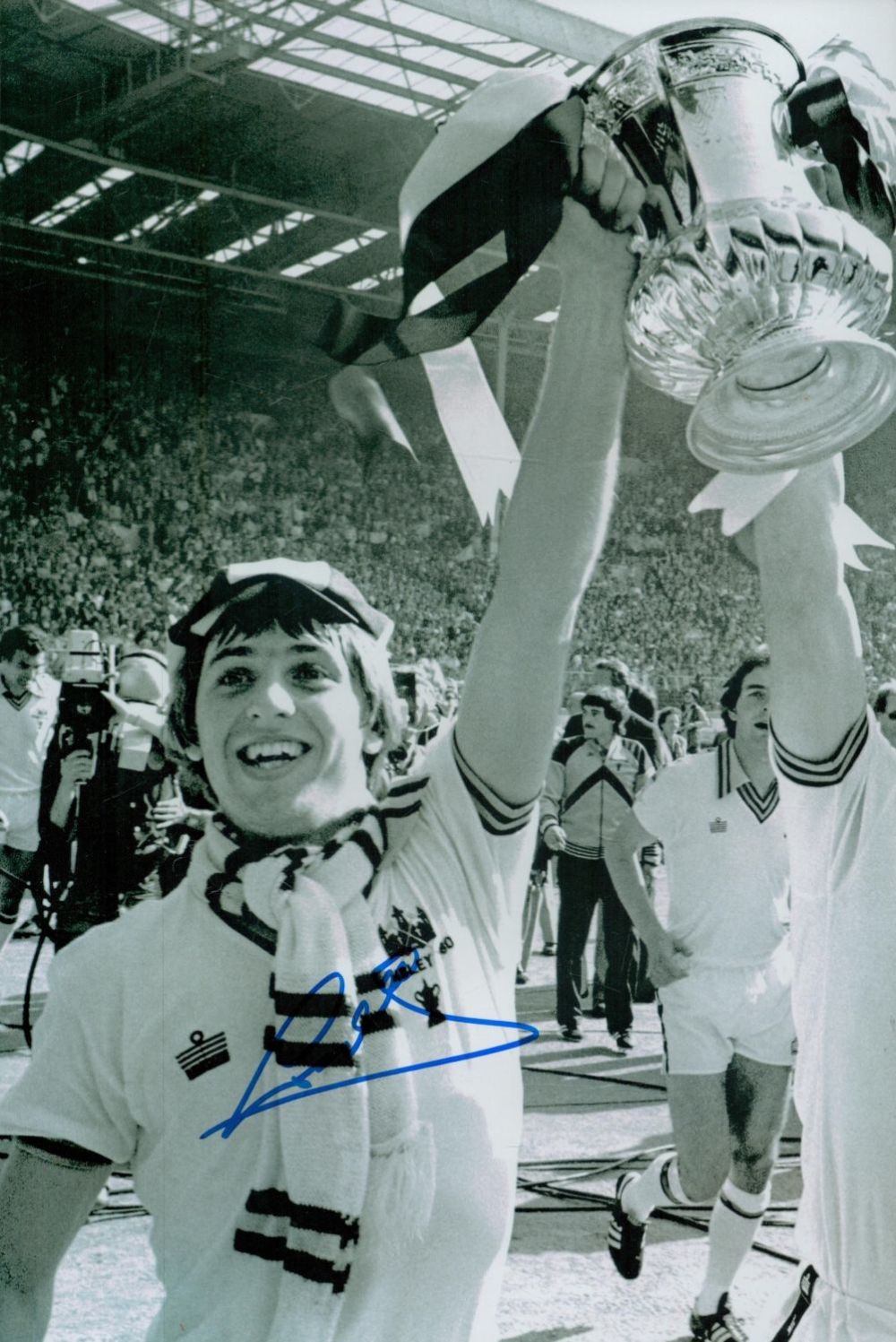 Lot 76: Geoff Pike signed Black and White Photo 12x8...