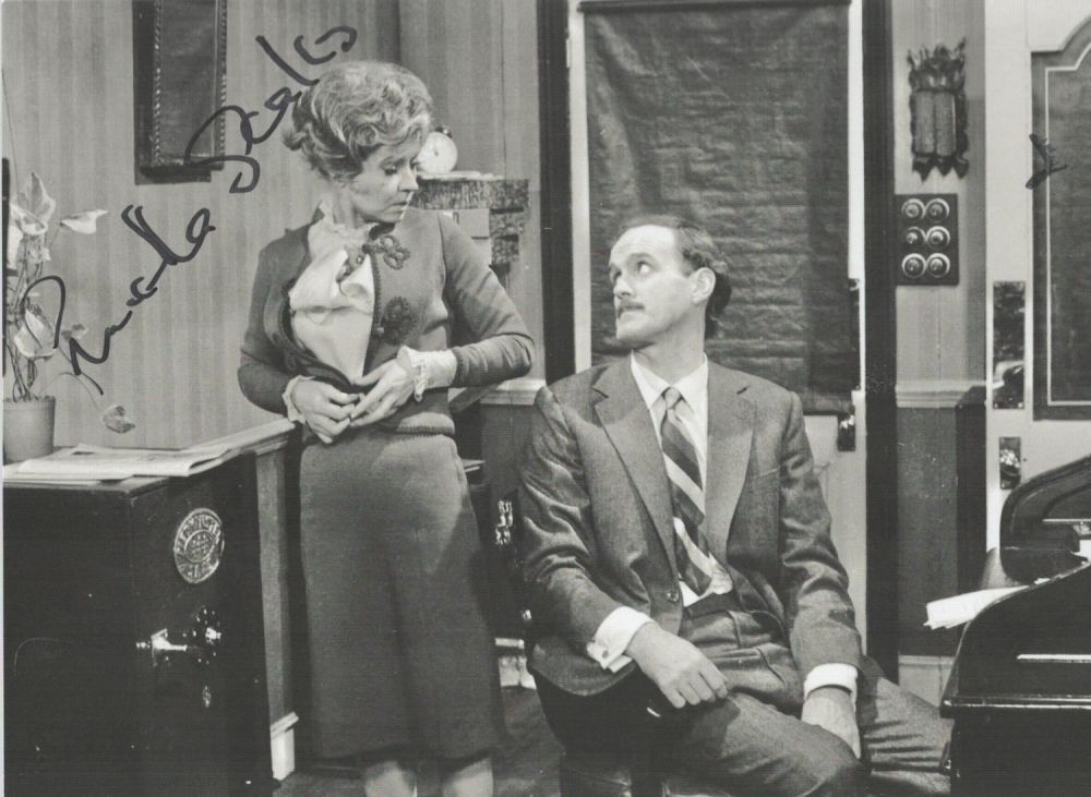 Lot 389: Fawlty Towers actor Prunella Scales signed superb 7...