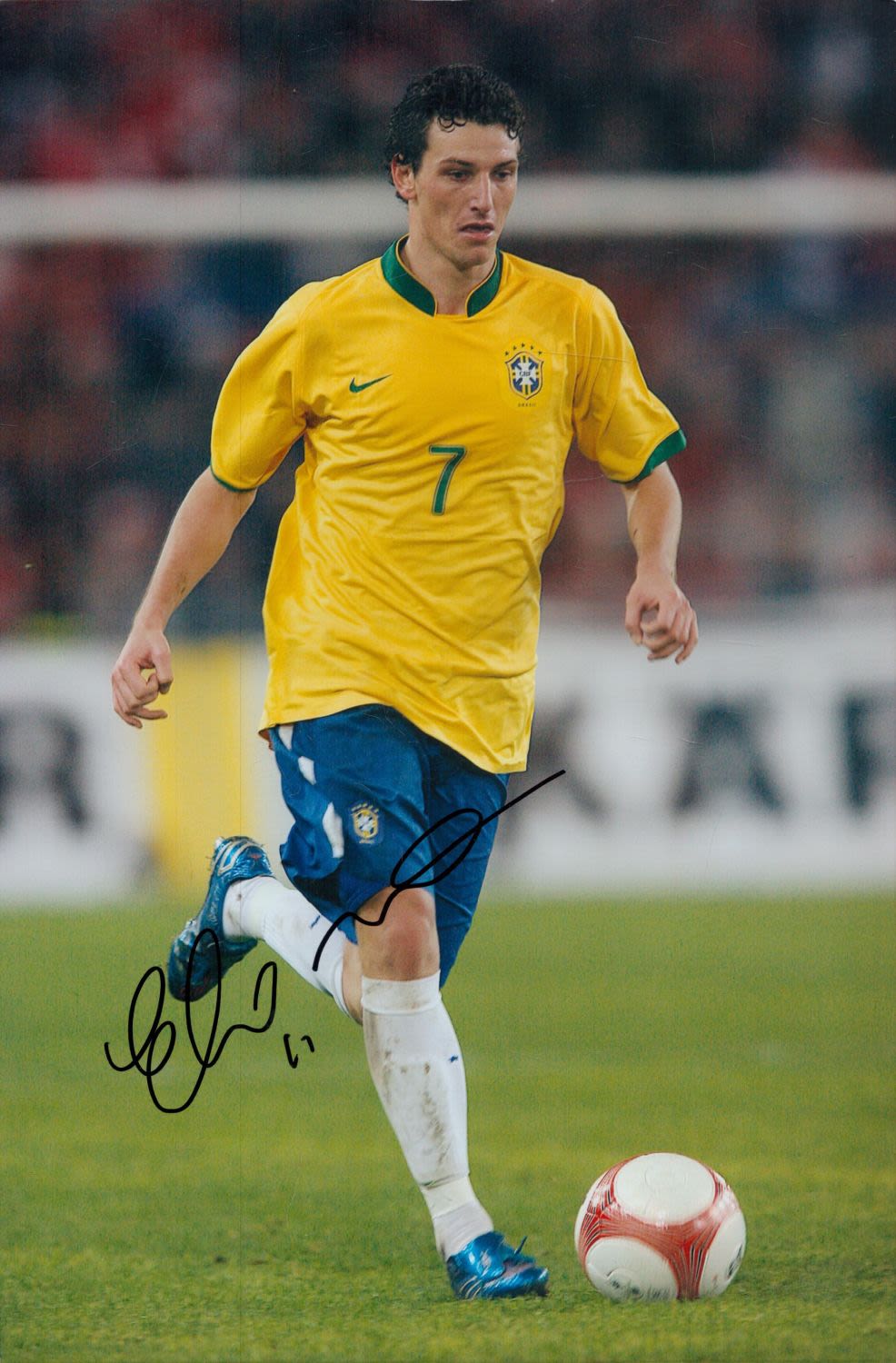 Lot 526: Elano signed 12x8 inch colour photo pictured in...
