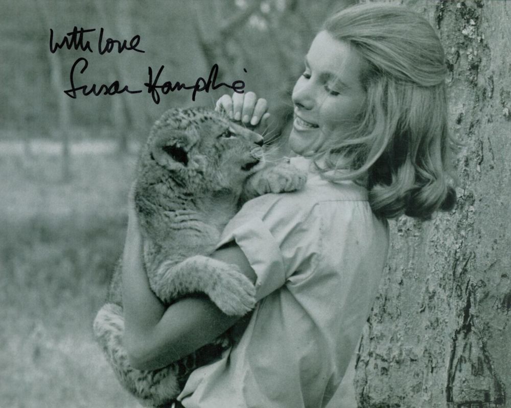Lot 555: Susan Hampshire signed Black and White Photo 10...