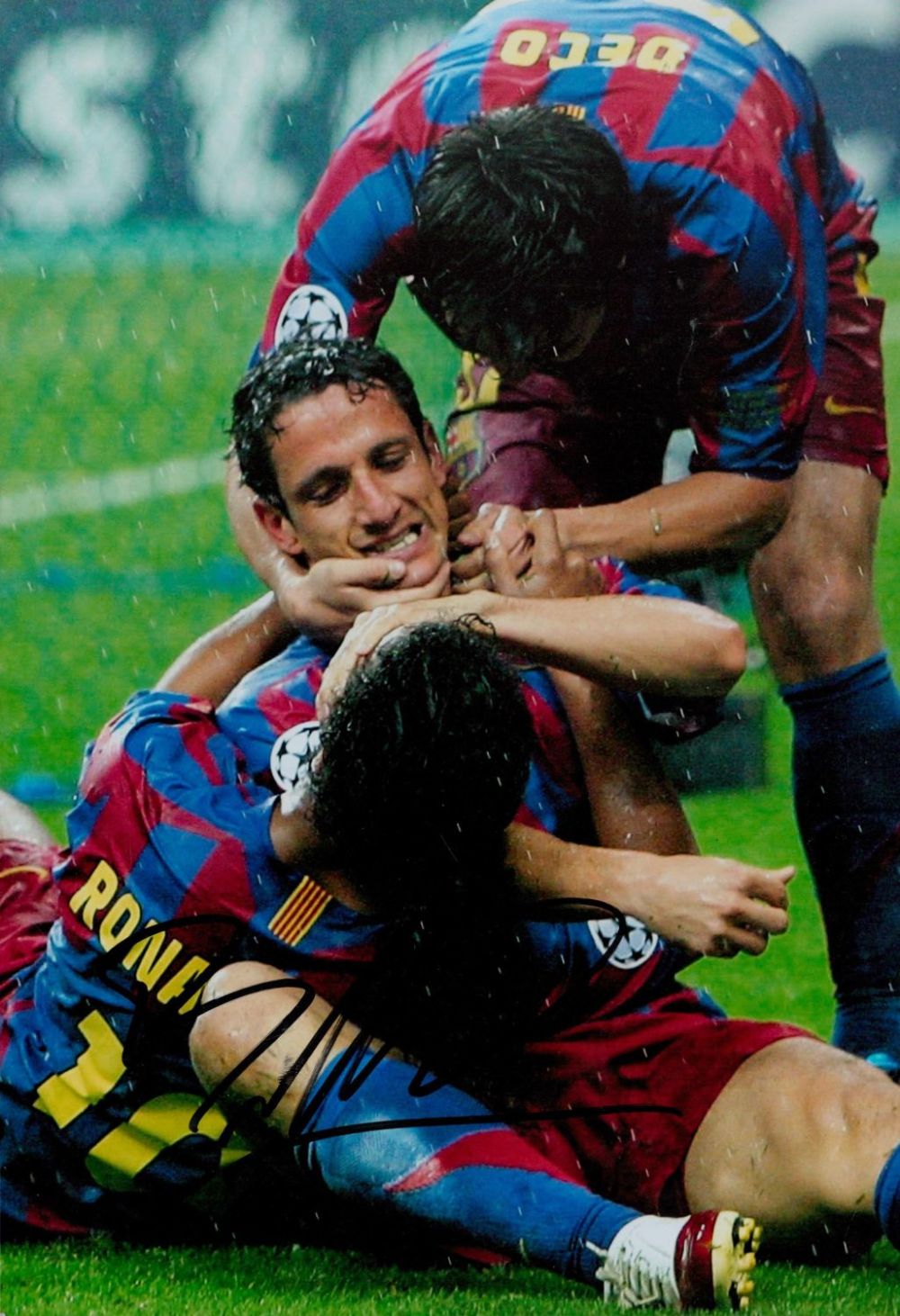 Lot 558: Juliano Belletti Signed 12x8 inch Colour Barcelona FC...