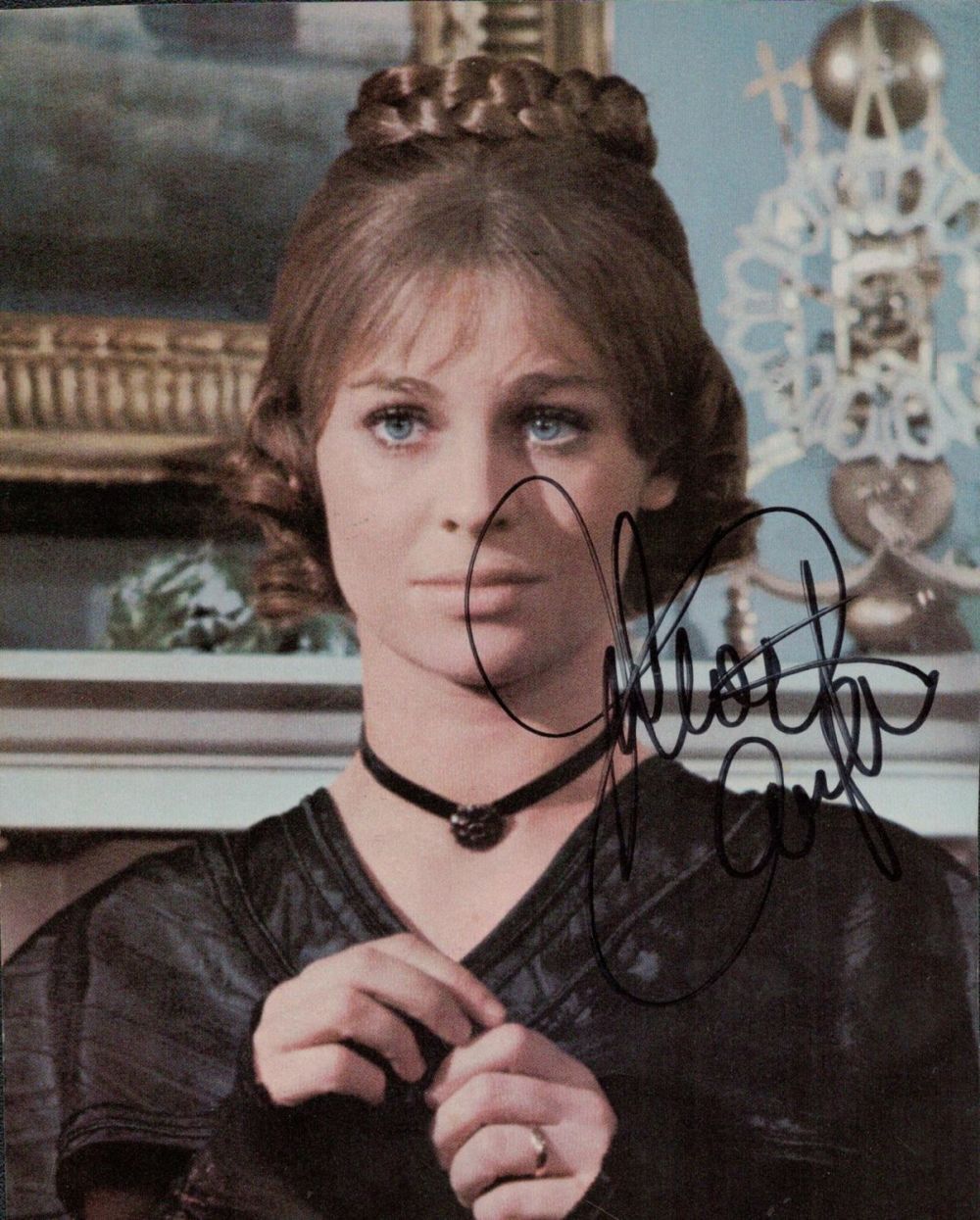 Lot 569: Julie Christie signed Colour Magazine cut out 6.25x5...