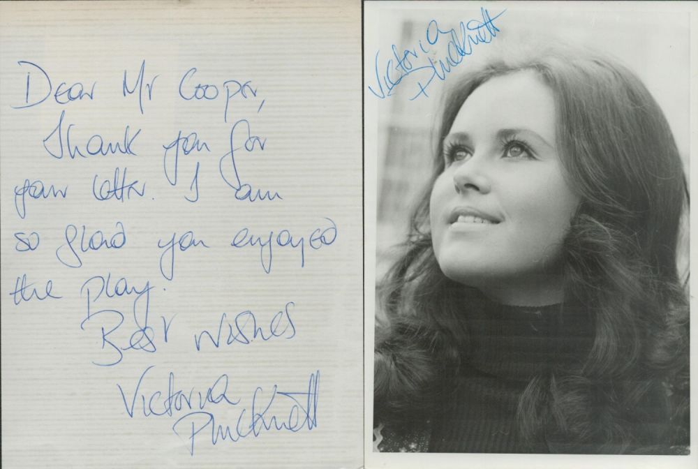 Lot 710: Victoria Plucknett Welsh Tv Actor Signed 7x5 Black...