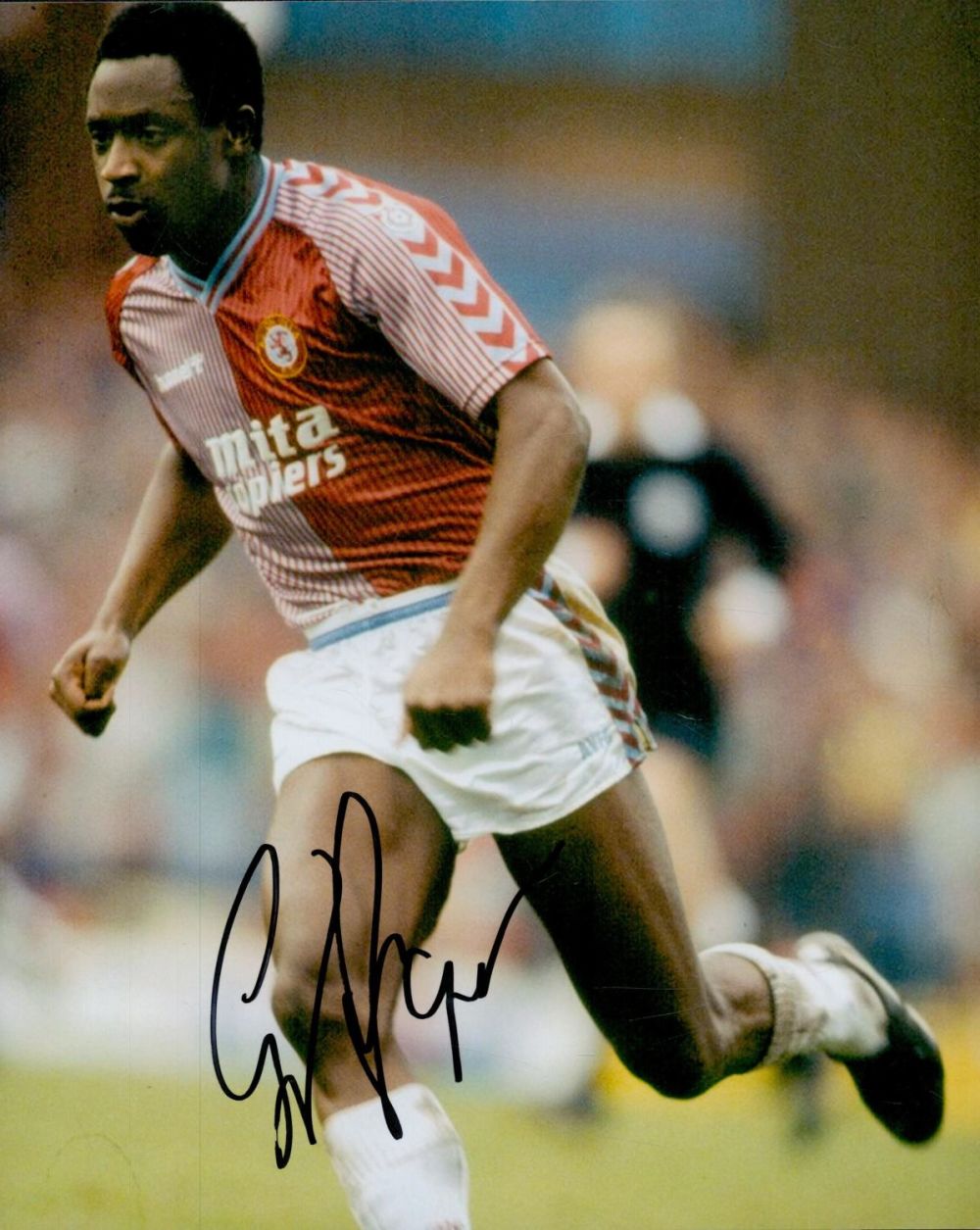 Lot 767: Gary Thompson signed 10x8 colour photo. Thompson (born...
