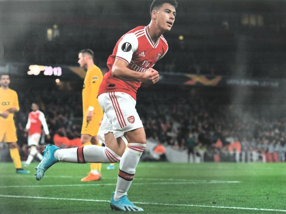 Lot 777: Gabriel Martinelli signed 16x12 inch colour print. Good...