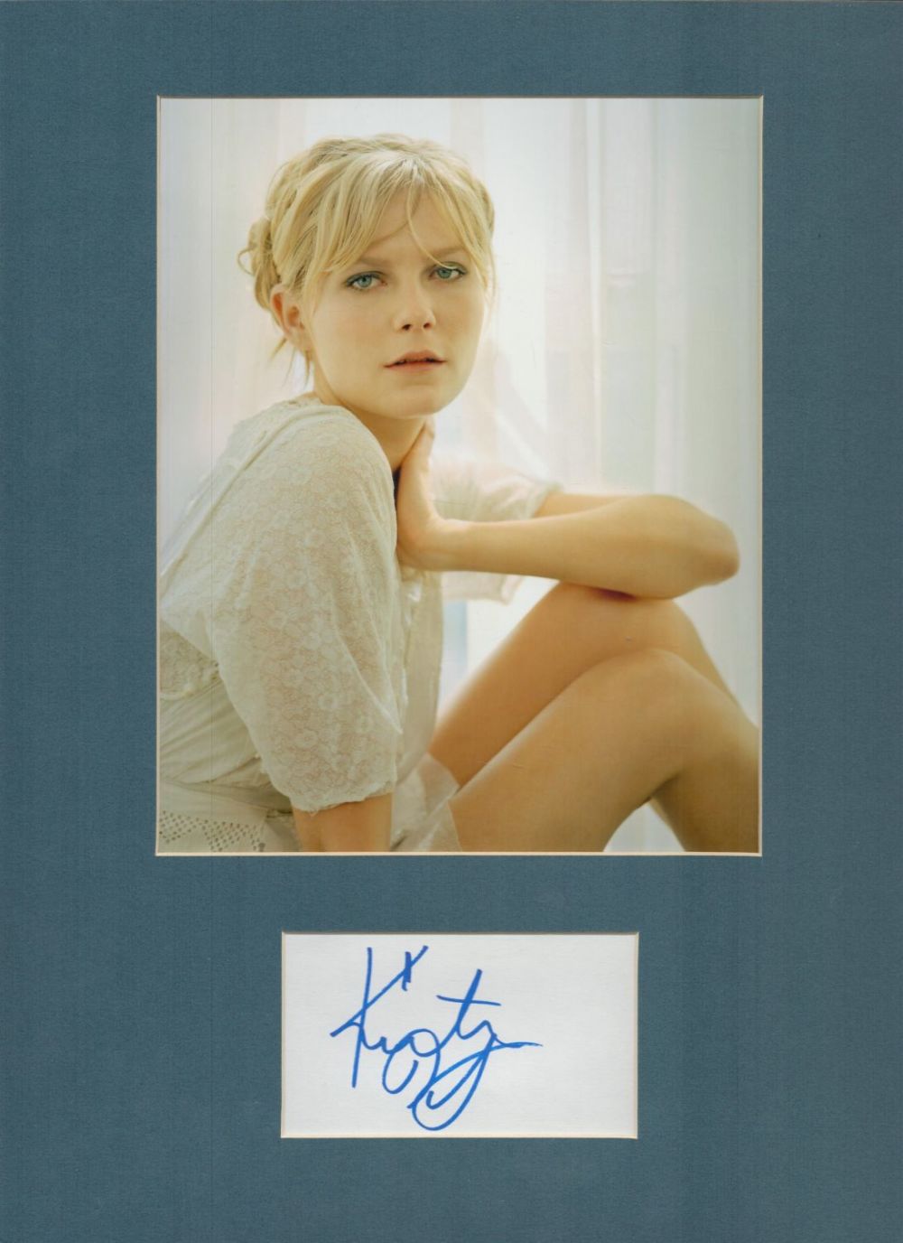 Lot 111: Kirsten Dunst signed 16x12inch colour mount. Good Condition....