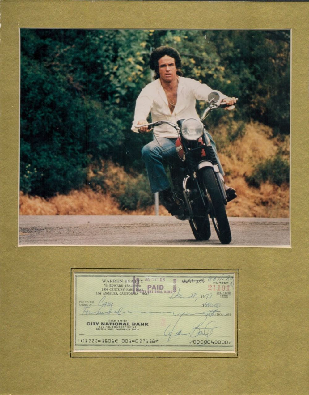 Lot 139: Warren Beatty 14x12inch signed colour mount. Good Condition....