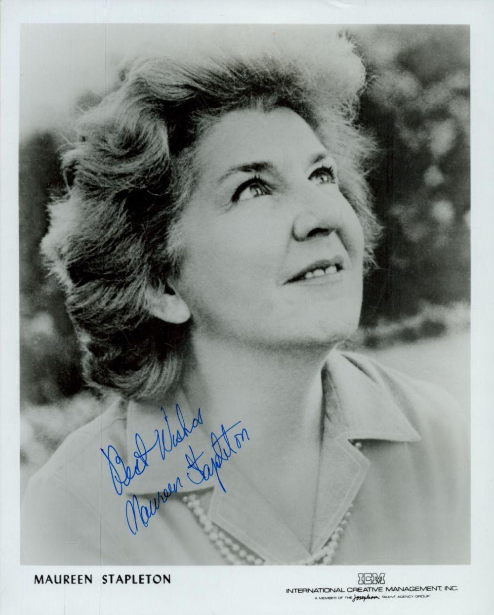 Lot 266: Maureen Stapleton signed 10x8 inch black and white...