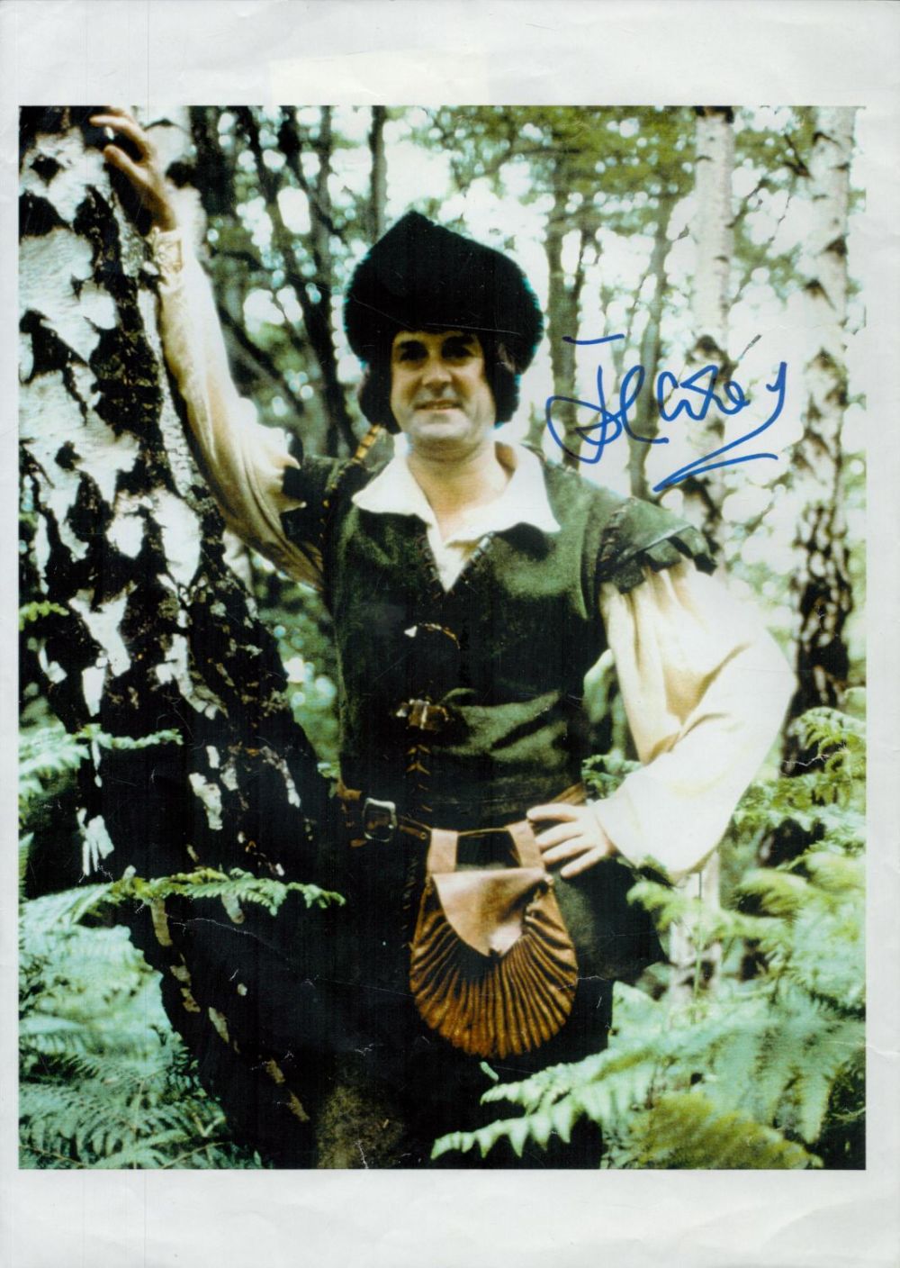 Lot 289: John Cleese signed 10x8 inch colour photo. Good...