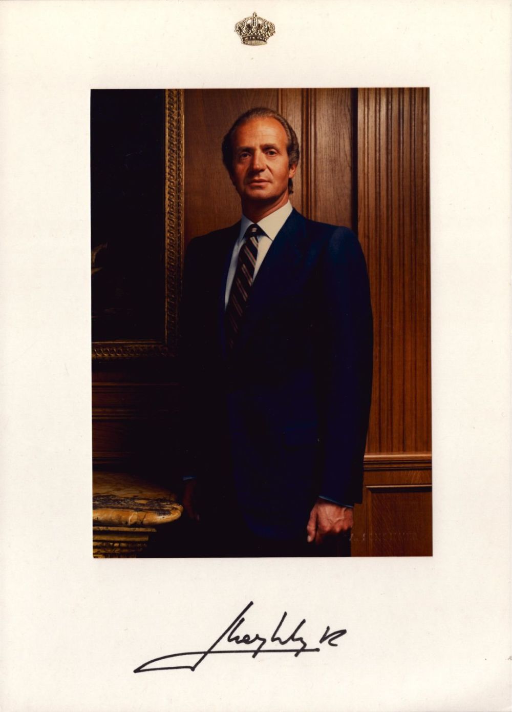 Lot 116: Juan Carlos, I signed card with mounted colour...