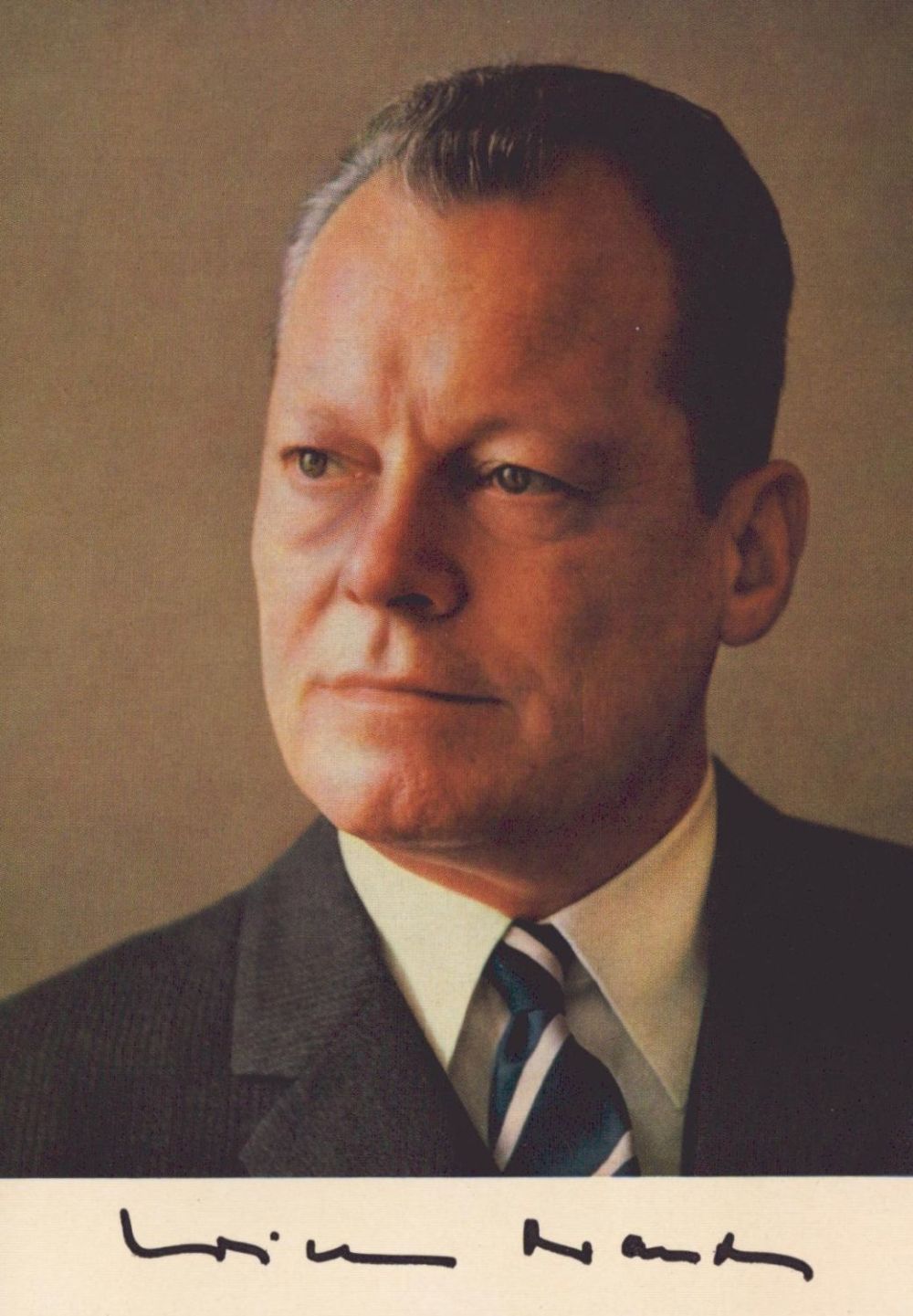 Lot 124: Willy Brandt signed 6x4 inch colour photo. Good...