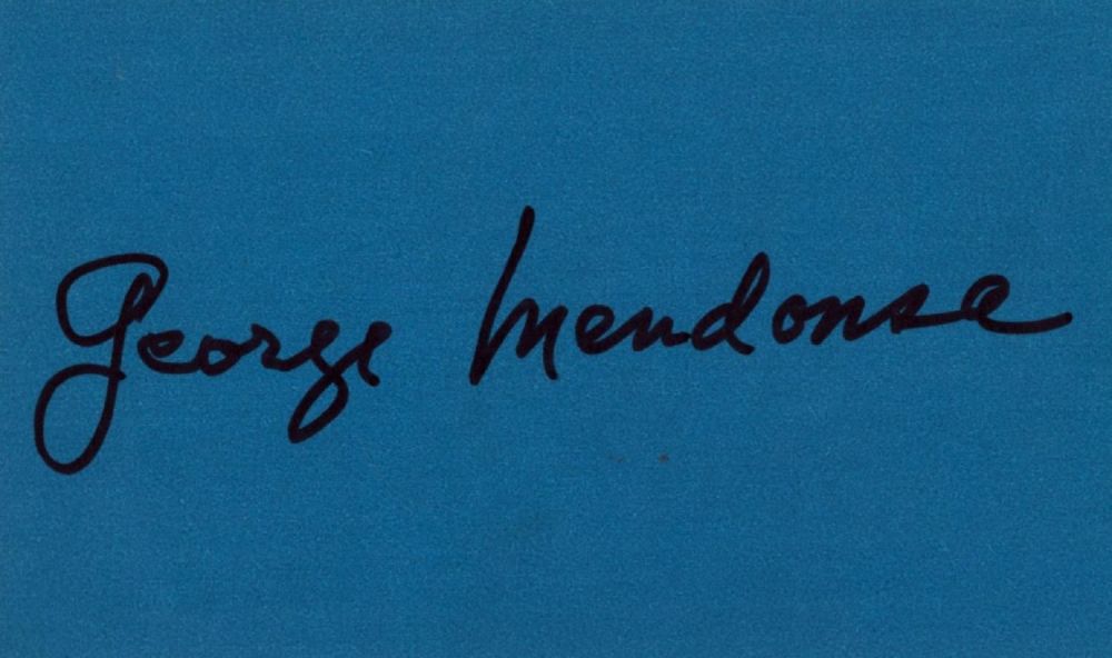 Lot 134: George Mendonsa signed 5x3 inch card. George Mendonsa...