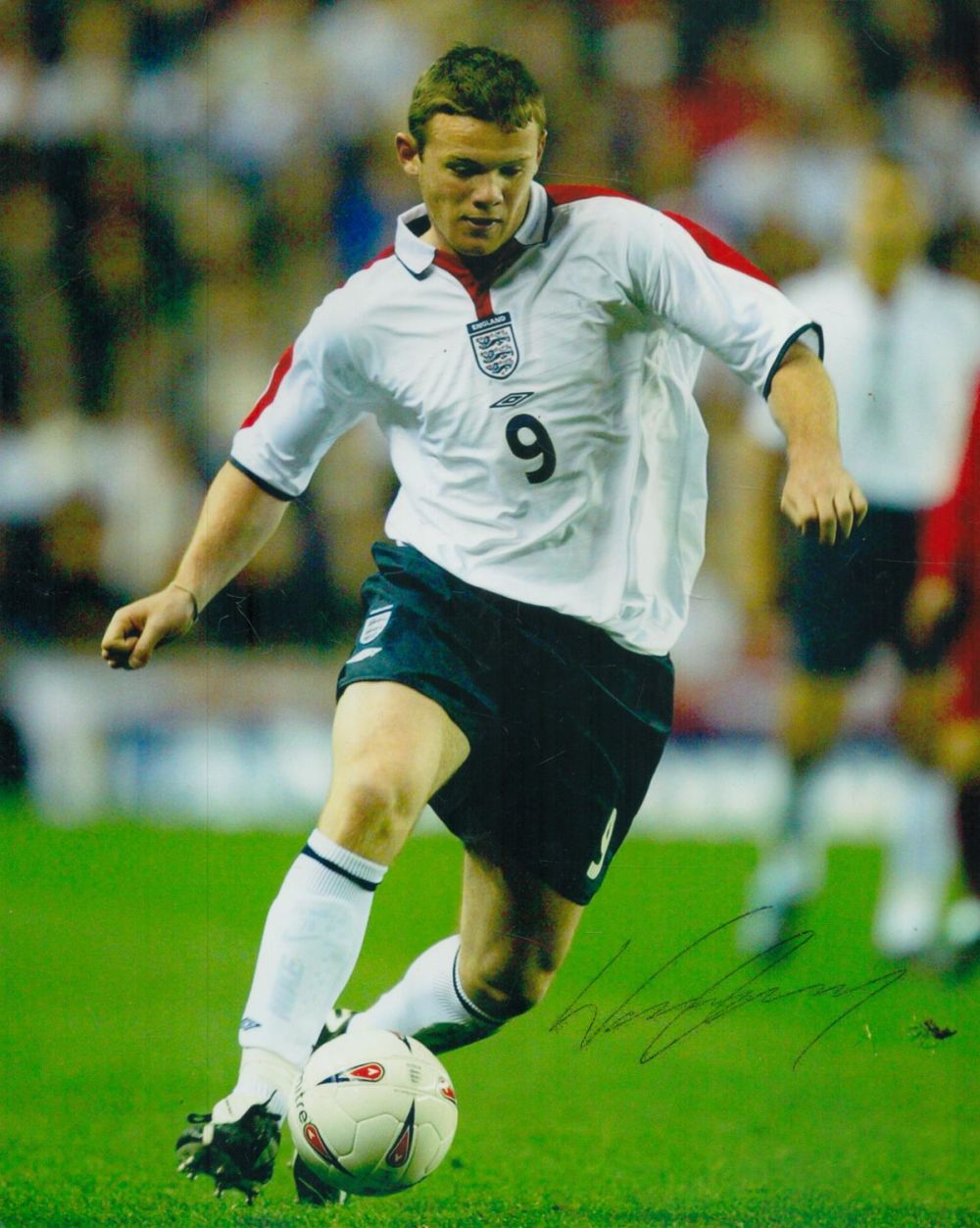 Lot 209: Wayne Rooney signed 10x8 inch colour photo. Good...