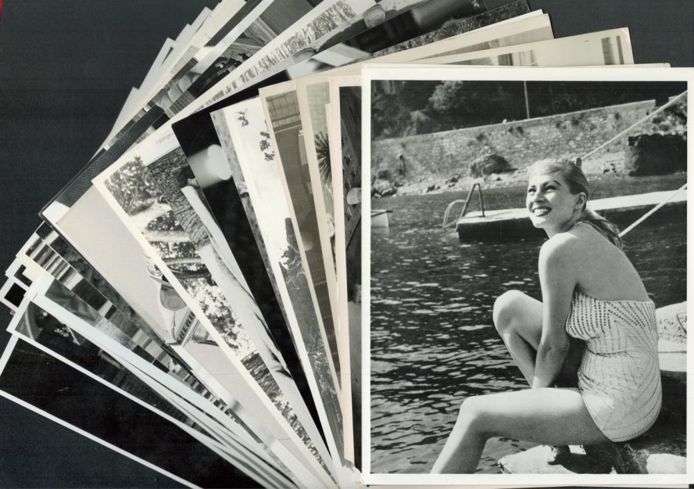Lot 245: Unsigned photo collection of approx 30 black and...