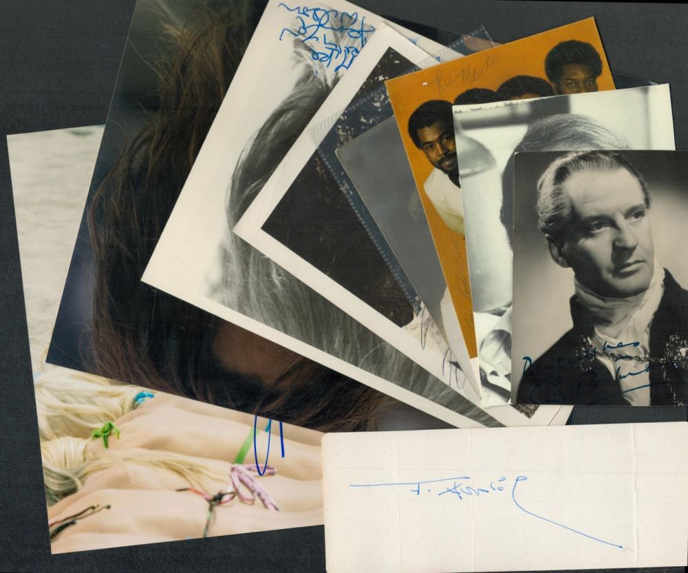 Lot 249: Entertainment collection of 8 signed photos and 1...