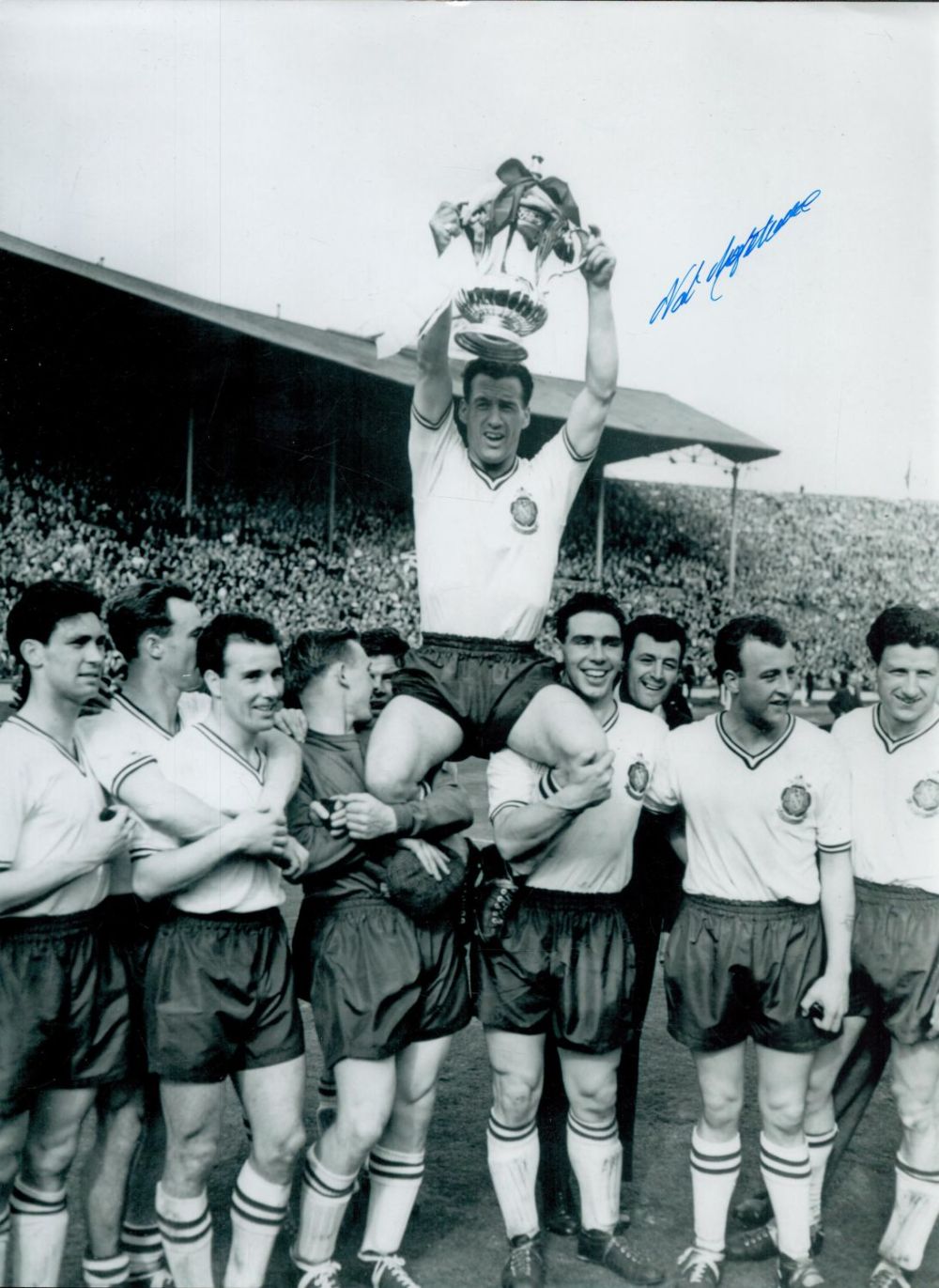 Lot 200: Autographed NAT LOFTHOUSE 16 x 12 Photo :...