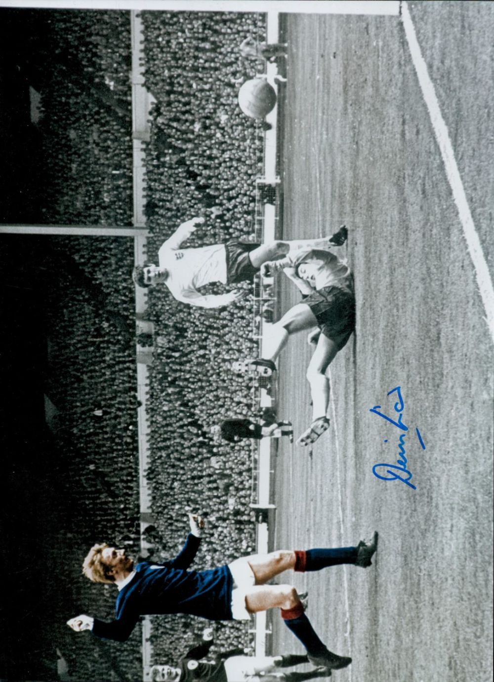 Lot 208: Autographed DENIS LAW 16 x 12 Photo :...