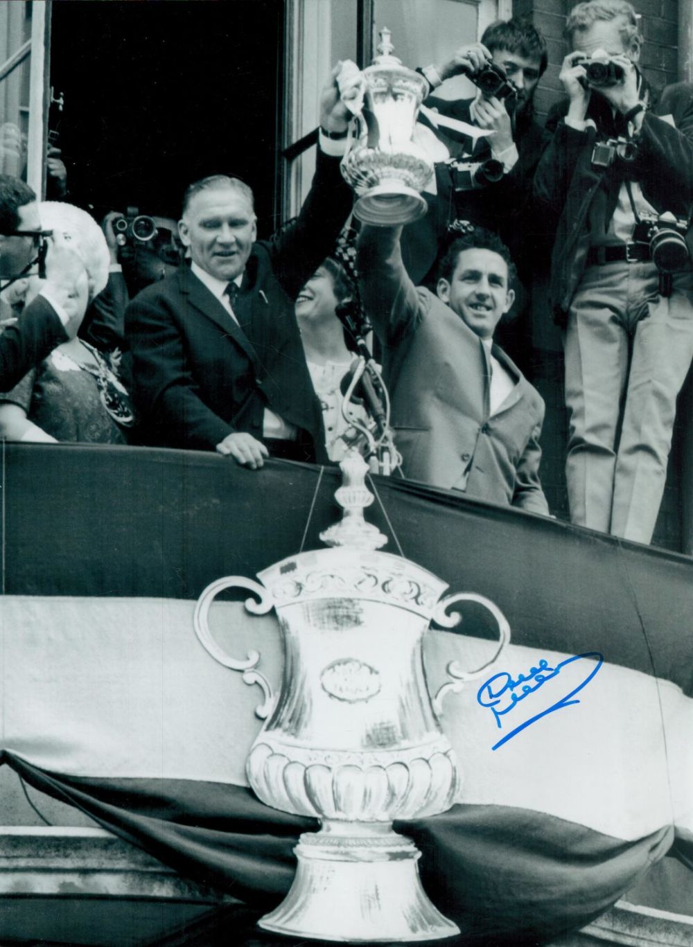 Lot 209: Autographed DAVE MACKAY 16 x 12 Photo :...