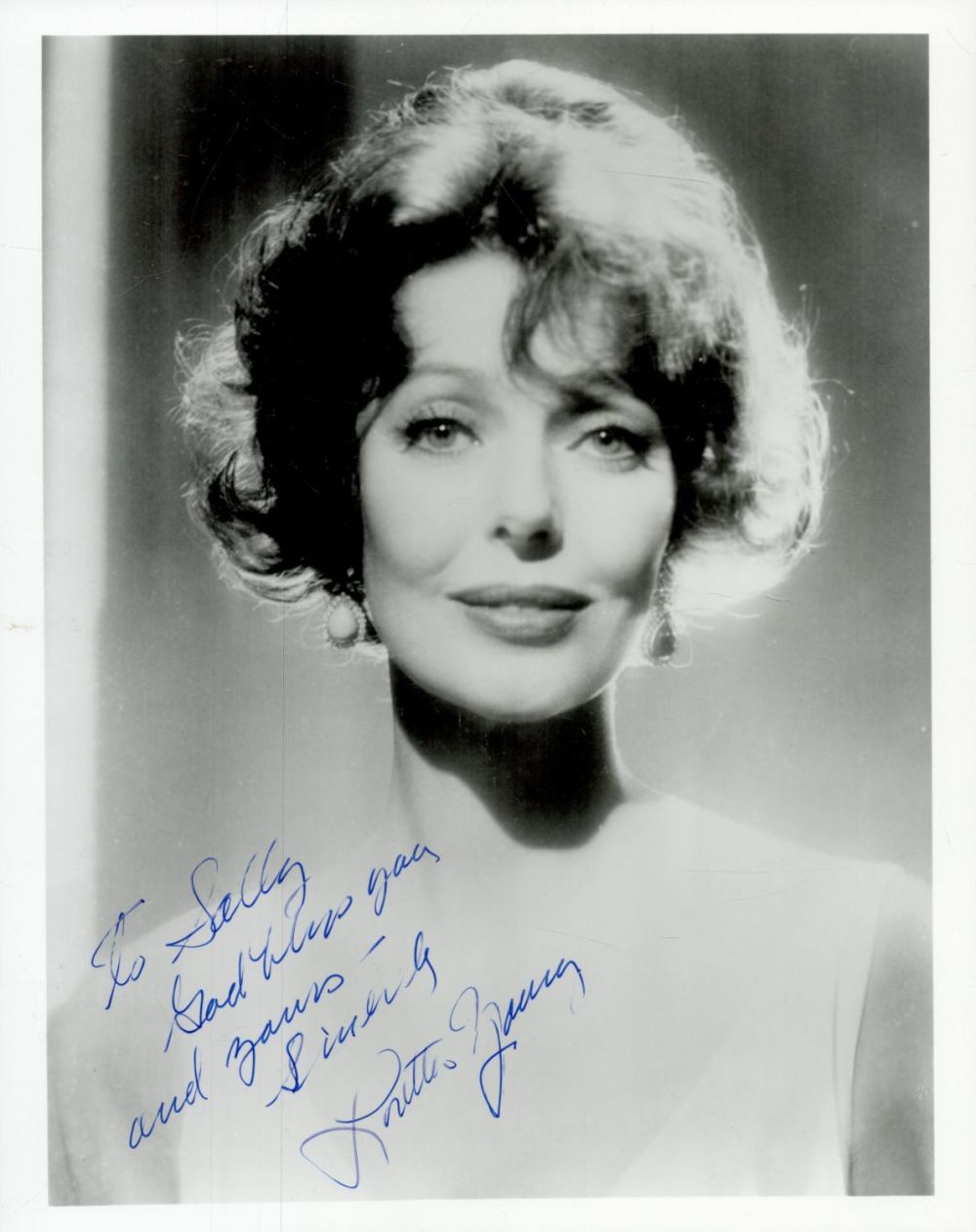 Lot 490: Loretta Young signed 10x8 inch black and white...