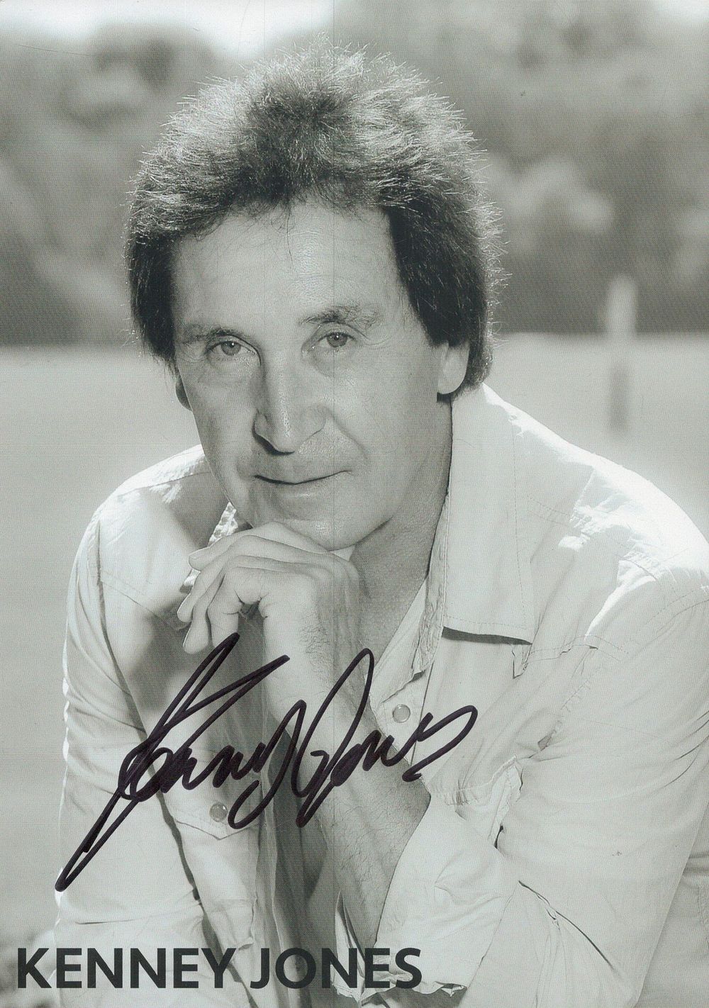 Lot 605: Kenney Jones 8x6 black and white signed photo...