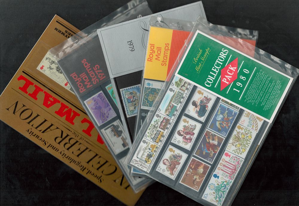 Lot 97: Stamp Collection. 5 stamp books collection, includes Royal...