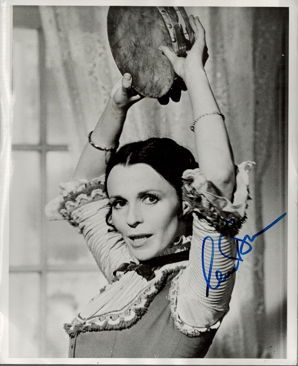 Lot 133: Claire Bloom signed black and white photo 10x8...