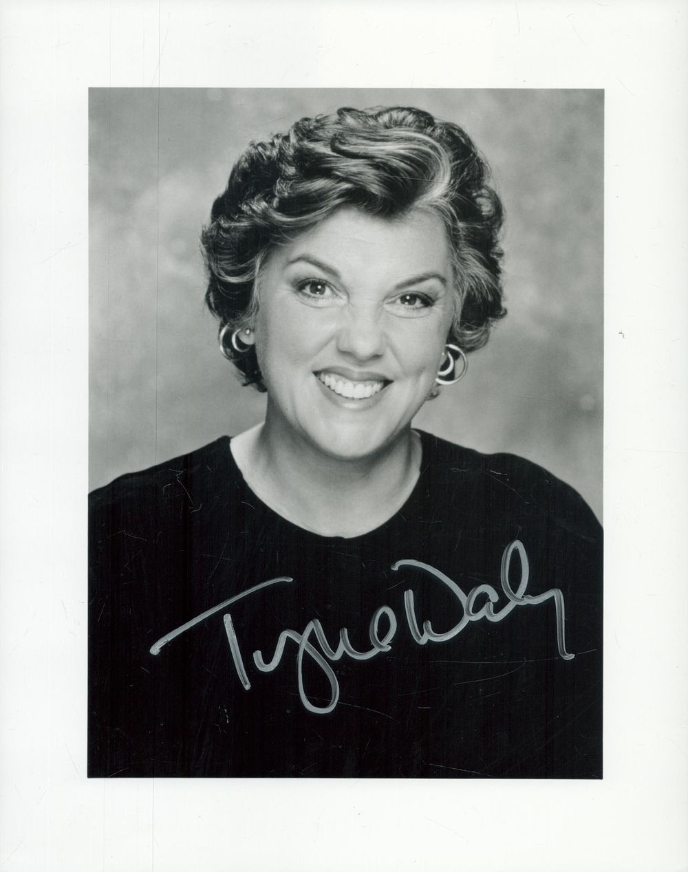 Lot 208: Tyne Daly signed 10x8 inch black and white...