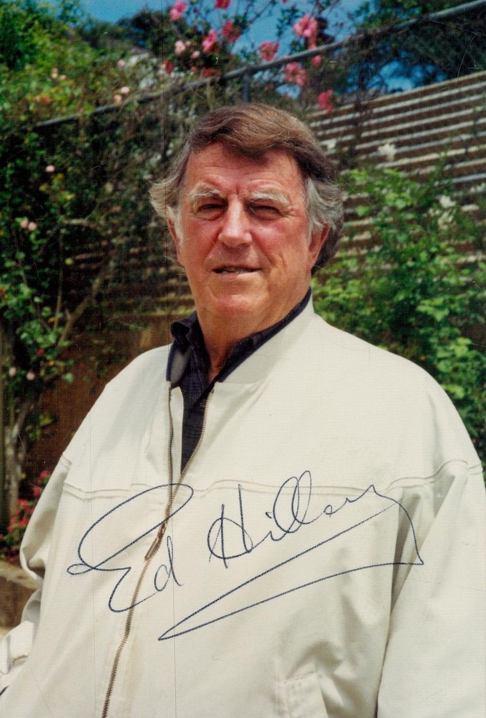 Lot 233: Edmund Hilary signed 6x4 inch colour photo. Good...