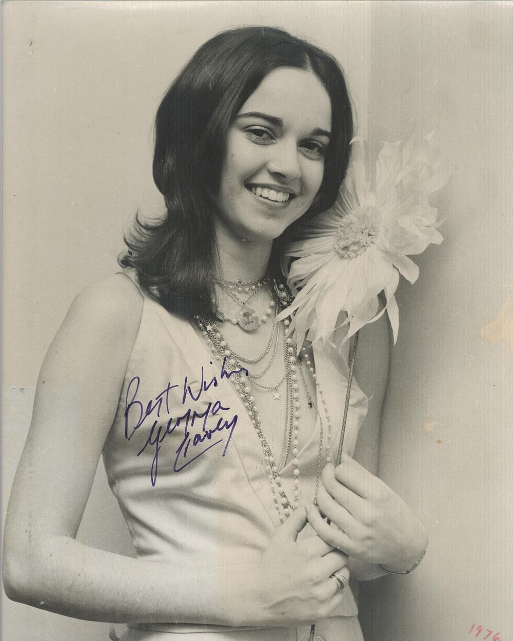 Lot 290: Gemma Craven signed 10x8 inch vintage black and...
