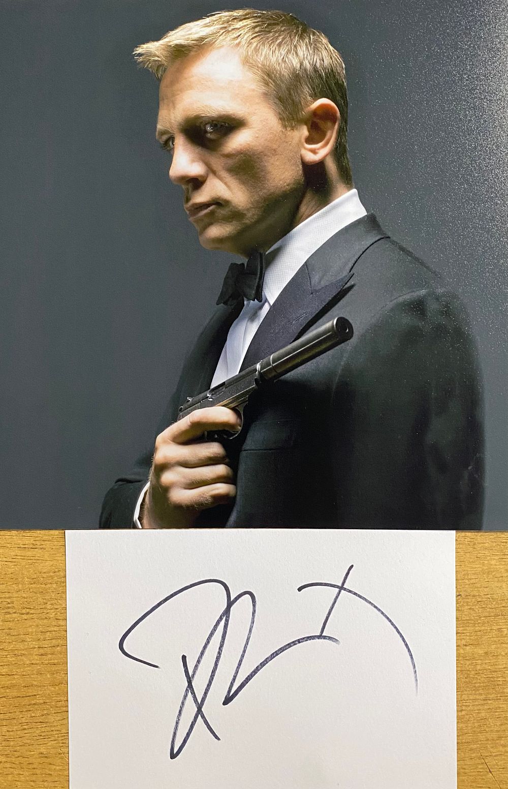 Lot 346: Daniel Craig signed 6x4 inch white card and...