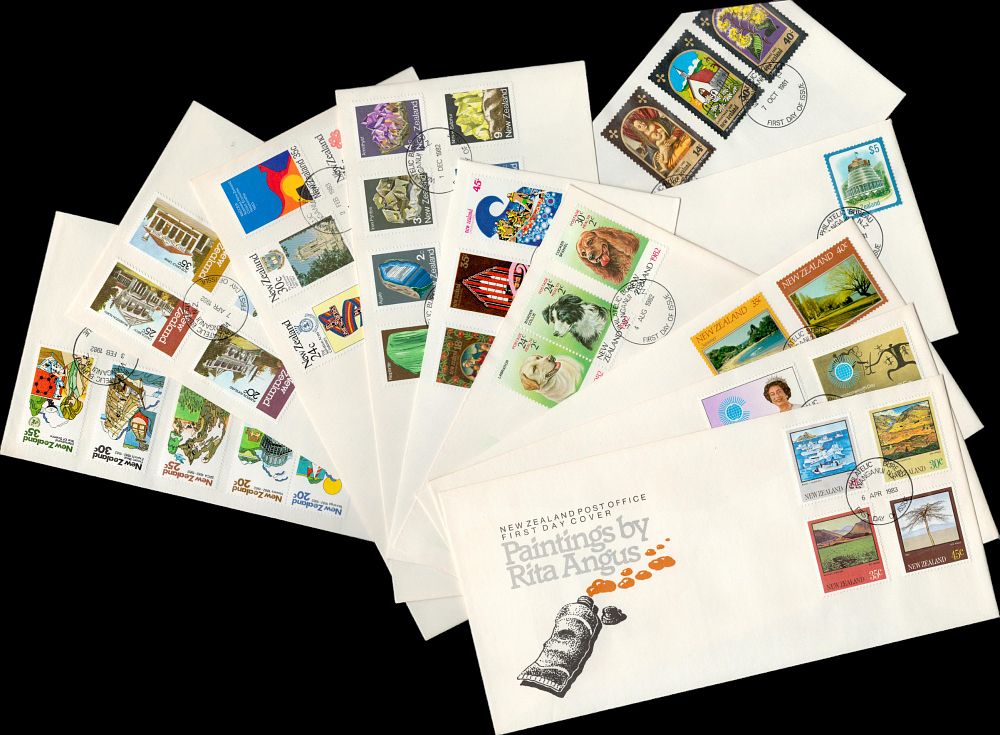 Lot 553: FDC New Zealand Post Office collection includes Paintings...