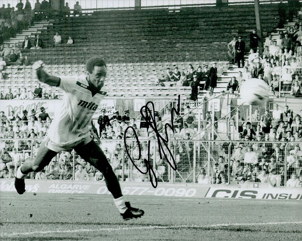 Lot 113: Gary Thompson signed 10x8 colour photo. Thompson (born...