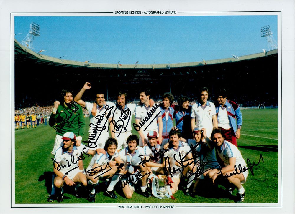Lot 186: Autographed West Ham United 1980 - 16 X...