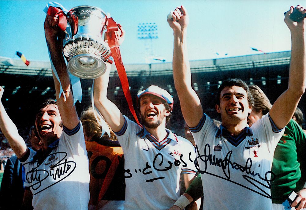 Lot 189: Autographed West Ham United 1980 - 12 X...