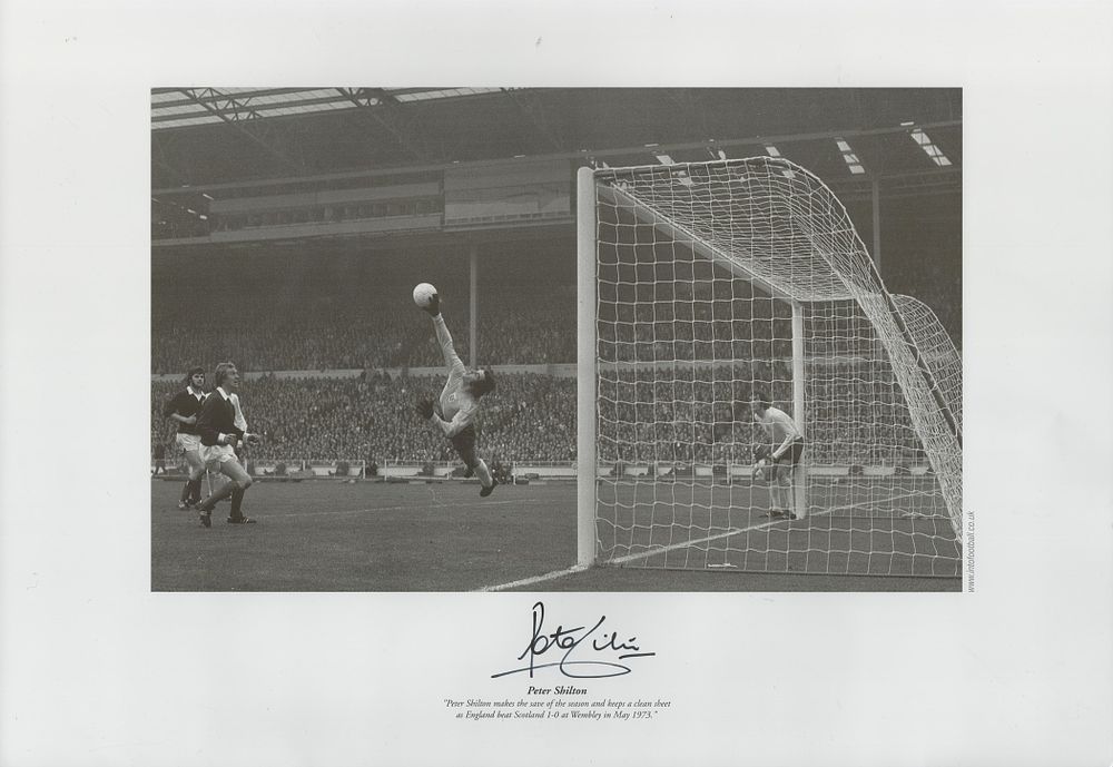 Lot 401: Football Peter Shilton: Black and White Print16.5 x12...
