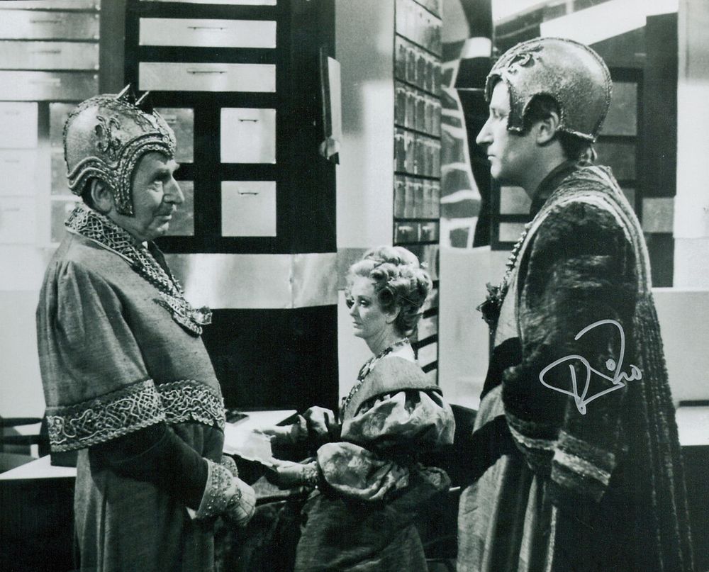 Lot 422: Dr Who actor Paul Jerricho signed 10 x...