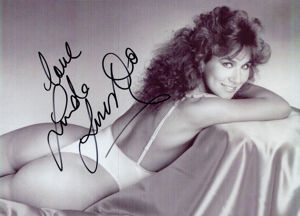 Lot 205: Linda Lusardi signed 7x5inch black and white photo....