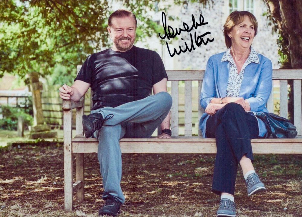 Lot 208: Penelope Wilton signed 7x5inch colour photo. Good condition....
