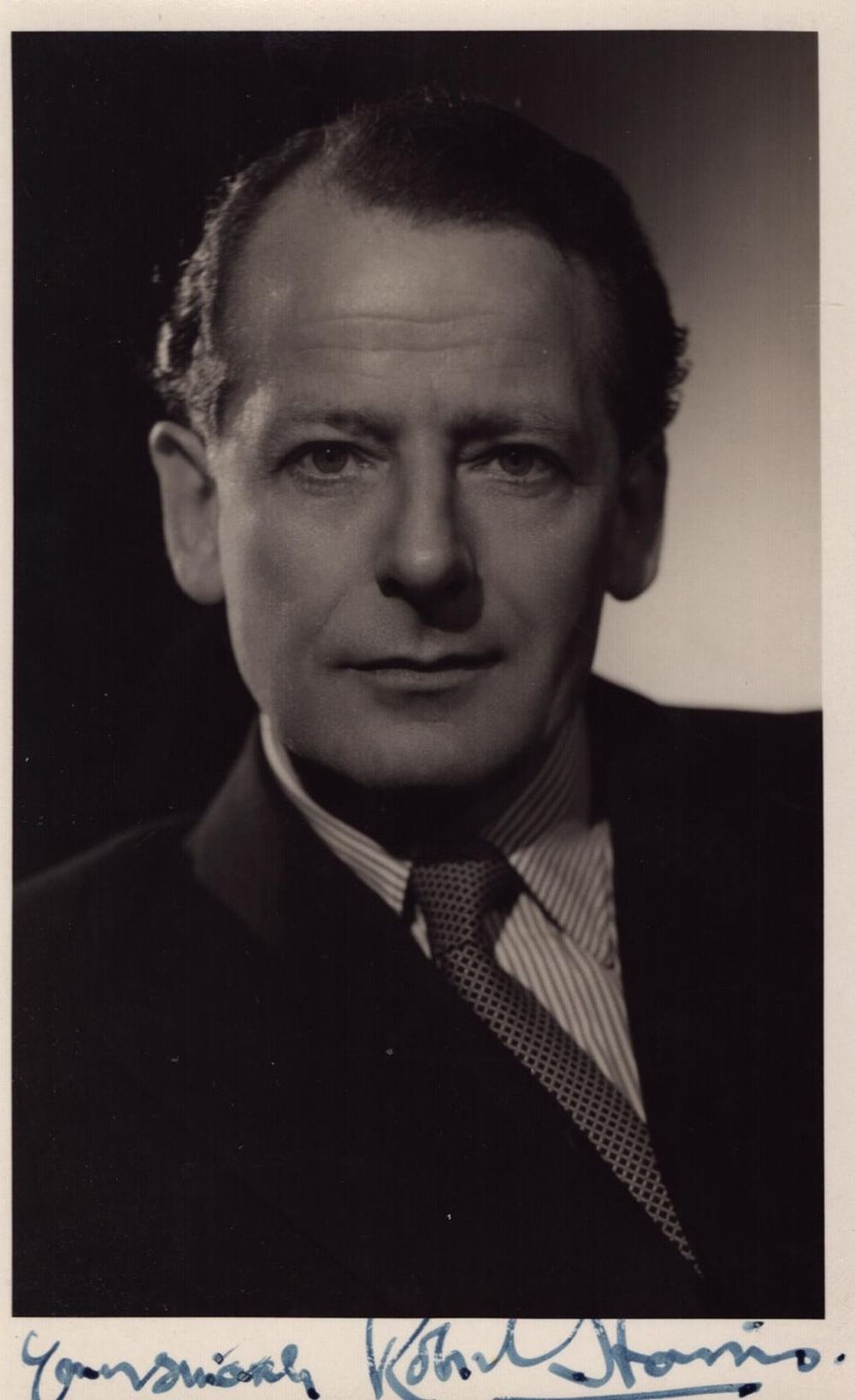 Lot 253: Robert Harris signed 6x4inch black and white photo....