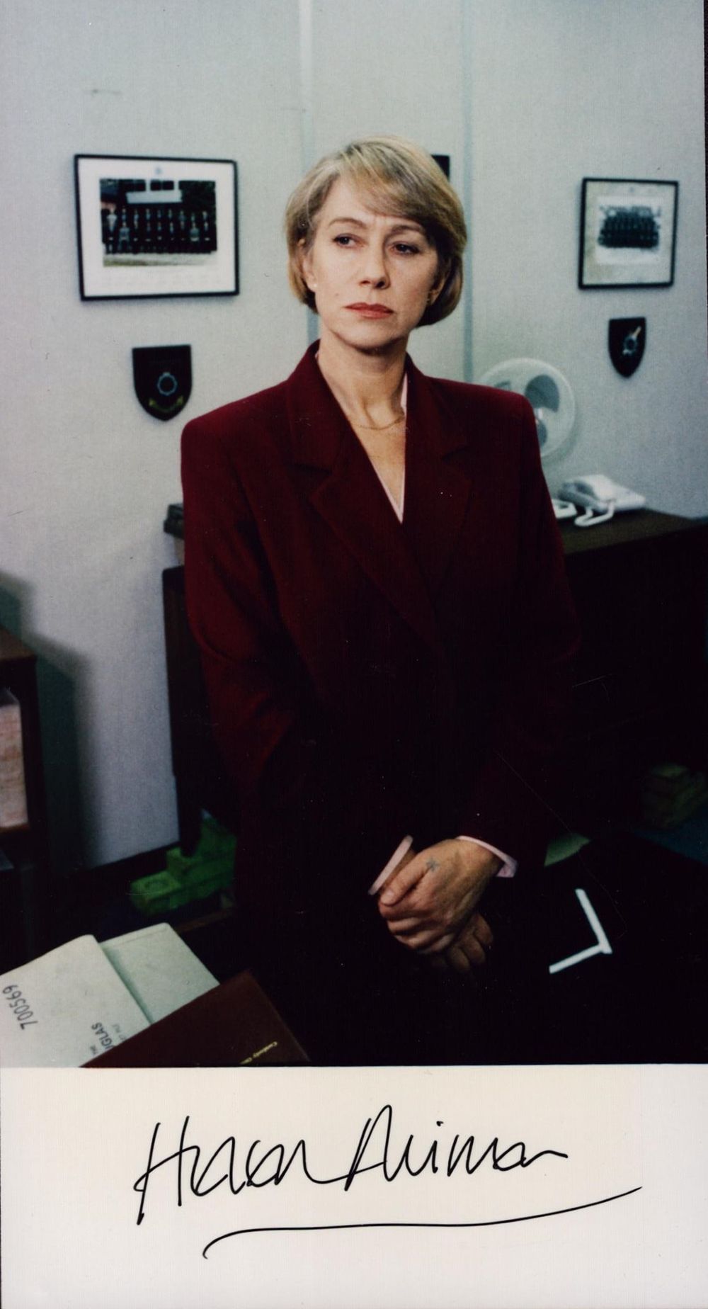 Lot 255: Helen Mirren signed 7x4 inch colour photo. Good...