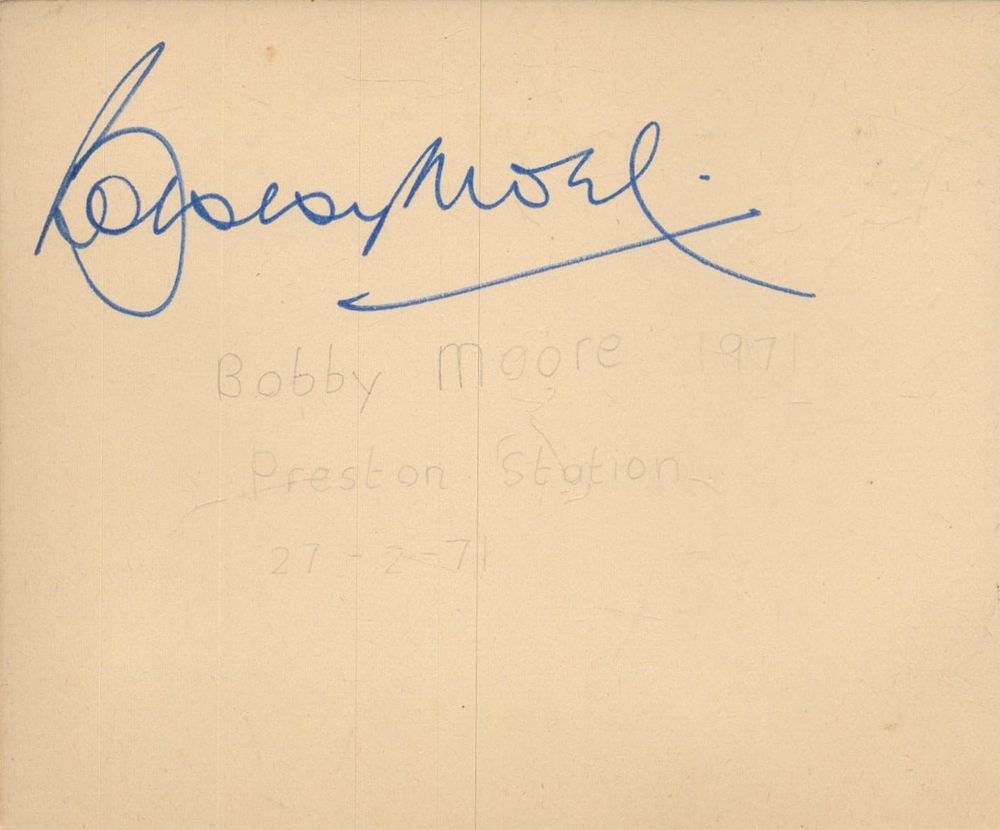 Lot 335: Bobby Moore signed 5x4 inch album page dated...