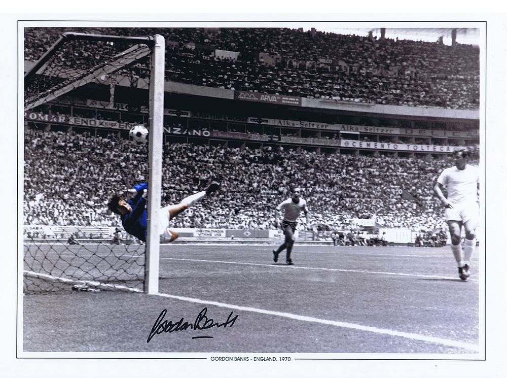 Lot 600: Autographed GORDON BANKS 1970 16 x 12 Photo-Edition...